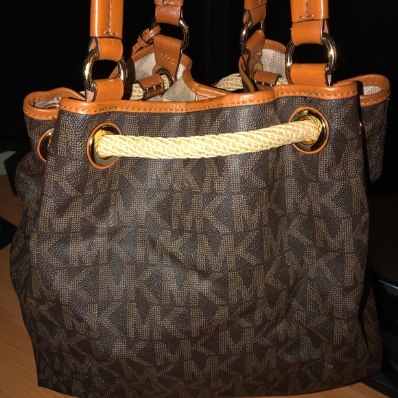 Michael Kors Handbag 👜 - Picture 4 of 7